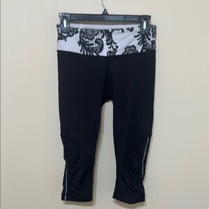 Lululemon Athletica Black and White Floral Leggings‎